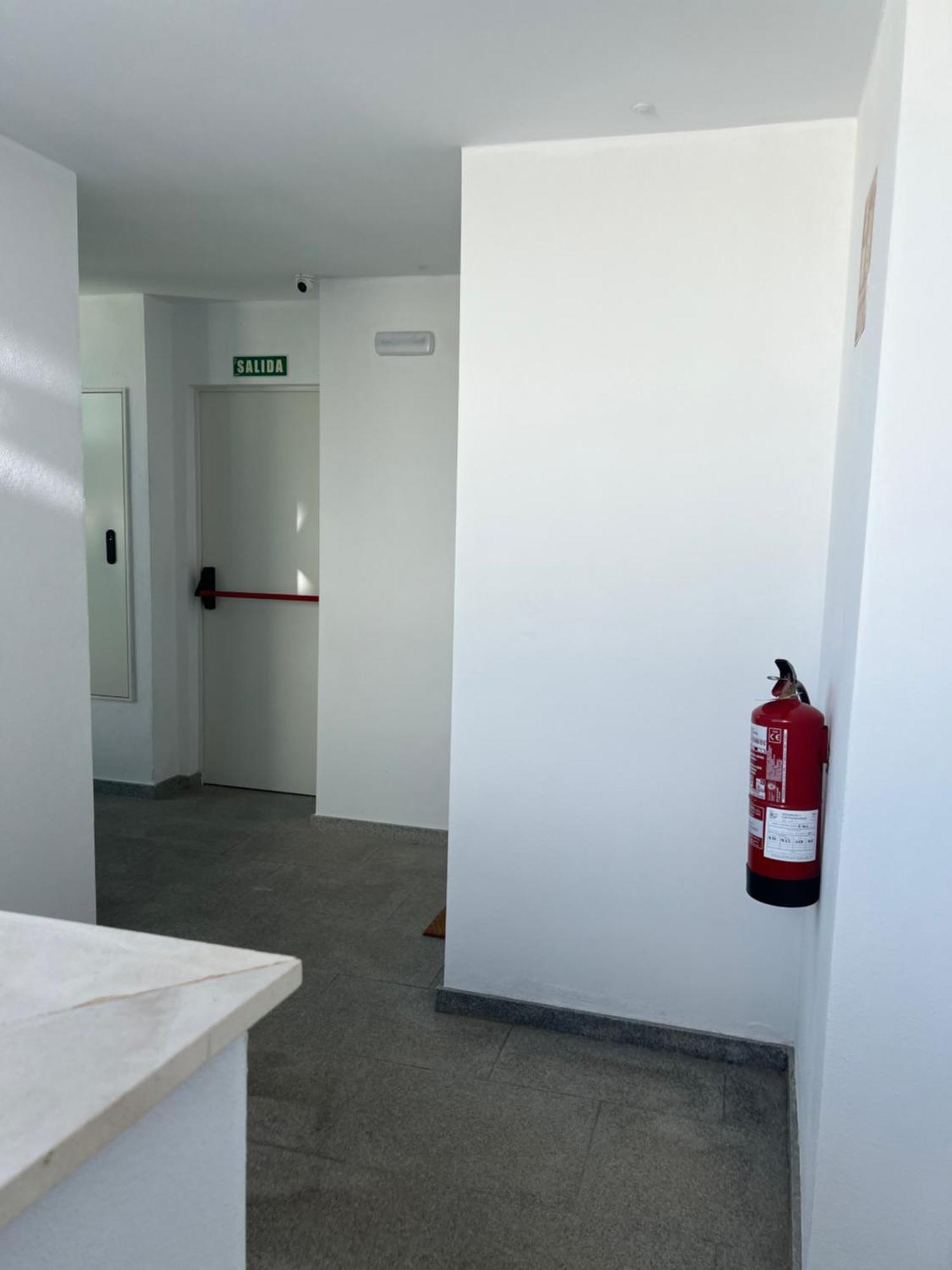 Homestay Habitacion Chambre Room Kamer *